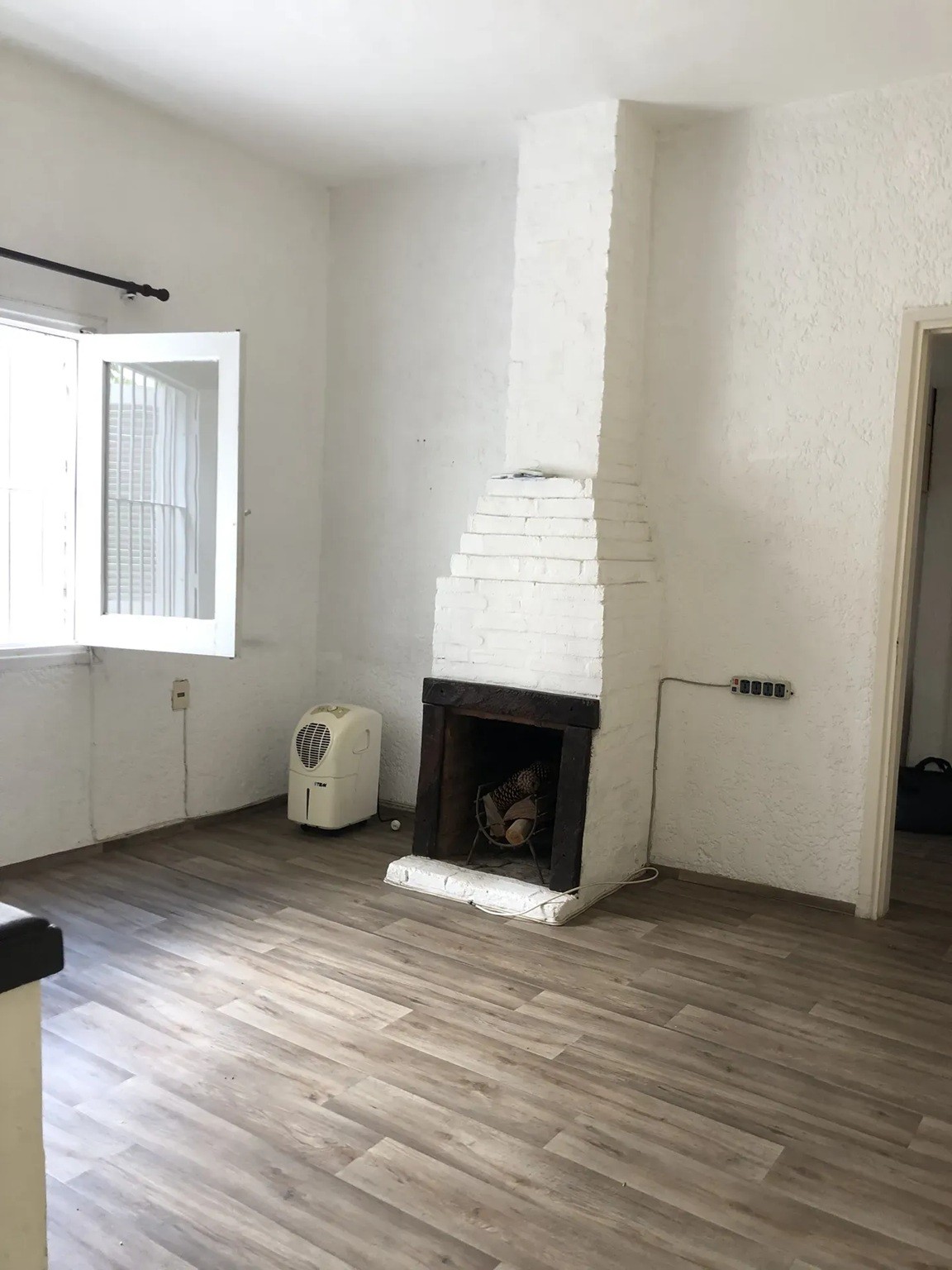ALQUILER EN LA BLANQUEADA DE 1 DORMITORIO, PLANTA BAJA, PATIO CON PARRILLERO, GASTOS COMUNES BAJOS · Foto 1