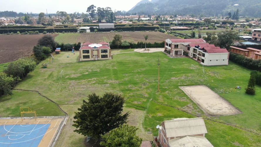 Casa en venta en Centro Historico, Chía, 1850 m² · foto 3 de 14