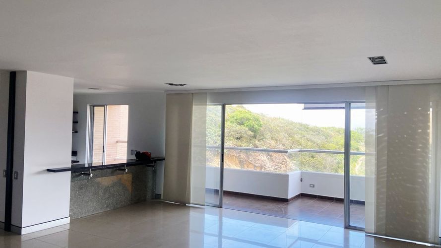 Apartamento de 3 alcobas en venta en Normandia, Cali, 216 m² · foto 2 de 24