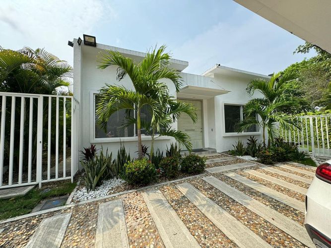 Casa de 5 alcobas en venta en Ricaurte, 540 m² · foto 2 de 20