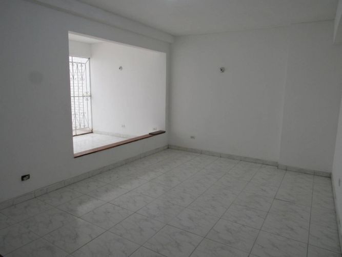 Casa de 6 alcobas en venta en La Flora, Cali, 308 m² · foto 2 de 24