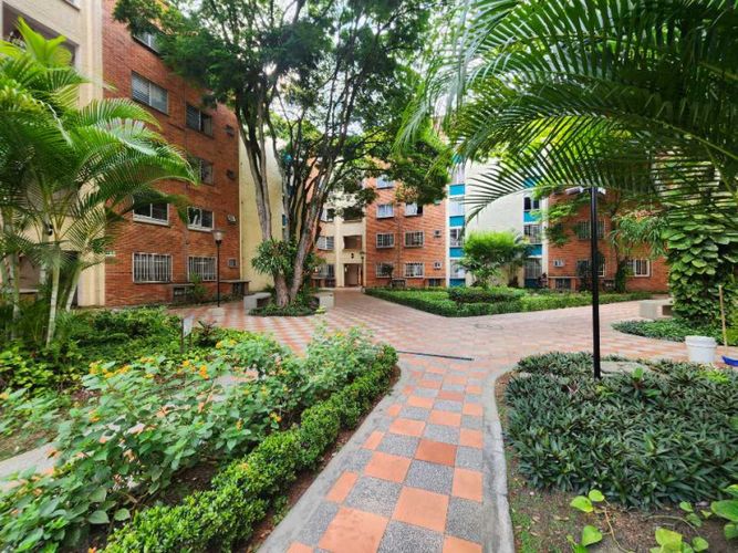Apartamento de 3 alcobas en venta en Ciudad Los Alamos, Cali, 76 m² · foto 2 de 17