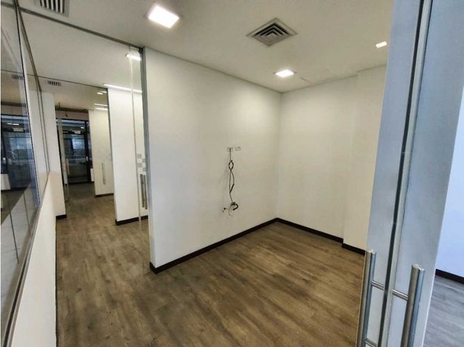 Oficina en arriendo en Milla De Oro, Medellín, 203 m² · foto 23 de 24