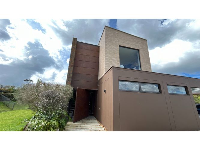Casa de 4 alcobas en venta en Las Palmas, Envigado, 440 m² · foto 2 de 24