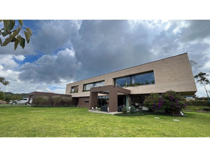 Casa de 4 alcobas en venta en Las Palmas, Envigado, 440 m² · foto 4 de 24