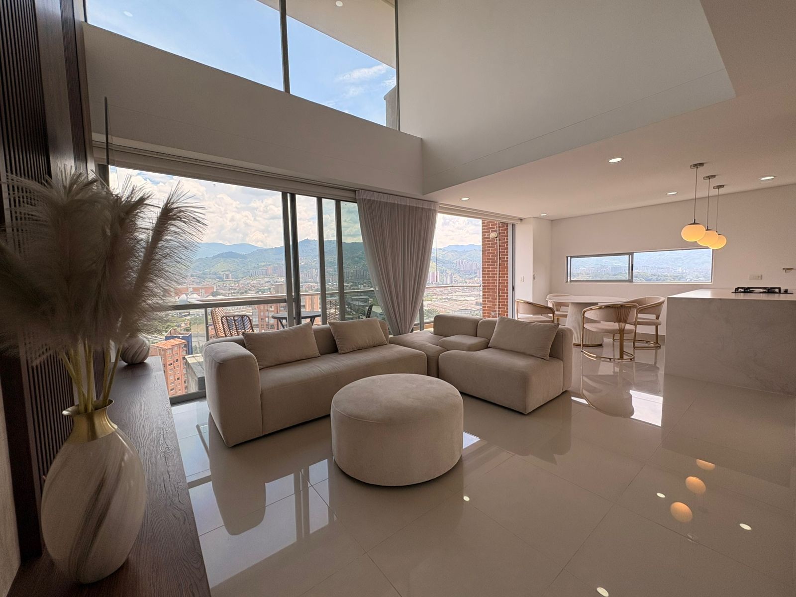Apartamento en arriendo en El Poblado, Medellín · foto 3 de 20