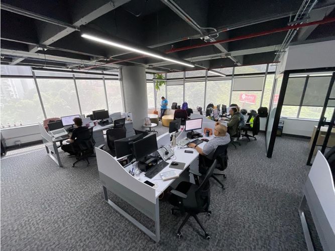 Oficina en venta en Las Palmas, Medellín, 221 m² · foto 2 de 10