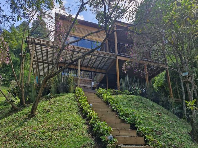 Casa de 3 alcobas en venta en La Catedral, Sabaneta, 225 m² · foto 2 de 13