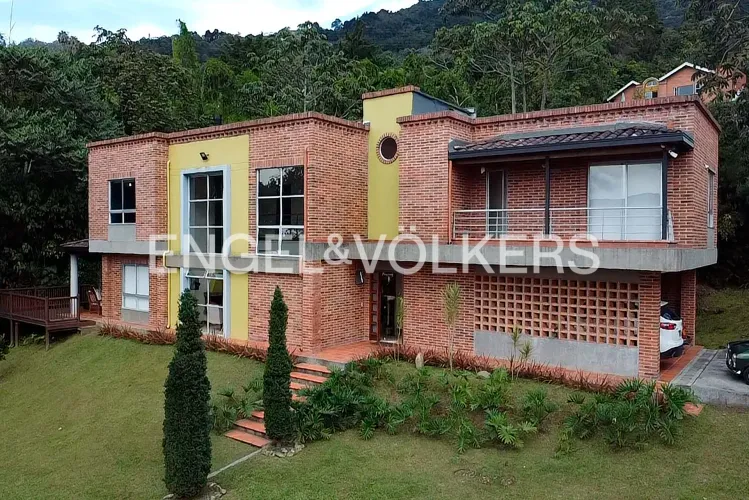 Casa de 4 alcobas en venta en Loma Del Escobero, Envigado, 330 m² · foto 23 de 24