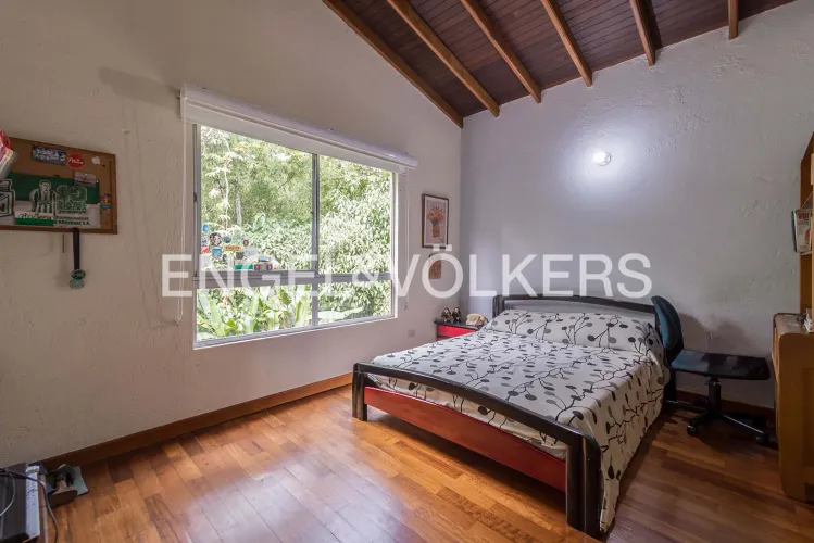 Casa de 4 alcobas en venta en Loma Del Escobero, Envigado, 330 m² · foto 18 de 24