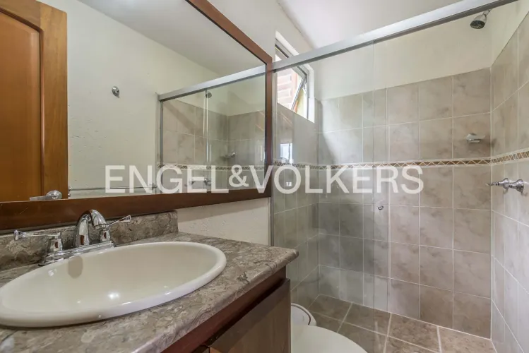 Casa de 4 alcobas en venta en Loma Del Escobero, Envigado, 330 m² · foto 15 de 24