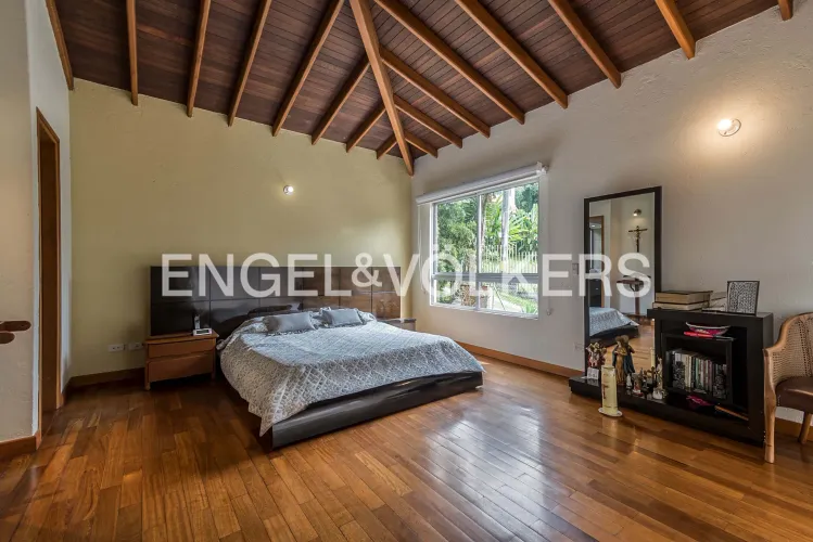 Casa de 4 alcobas en venta en Loma Del Escobero, Envigado, 330 m² · foto 12 de 24