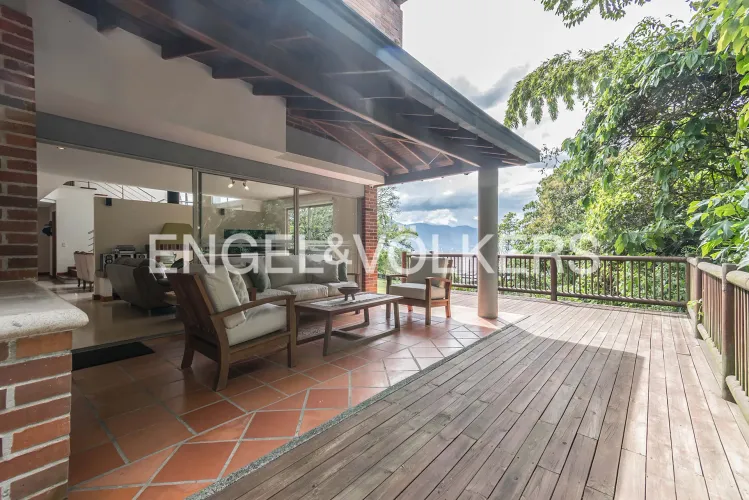 Casa de 4 alcobas en venta en Loma Del Escobero, Envigado, 330 m² · foto 11 de 24