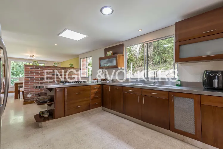 Casa de 4 alcobas en venta en Loma Del Escobero, Envigado, 330 m² · foto 8 de 24