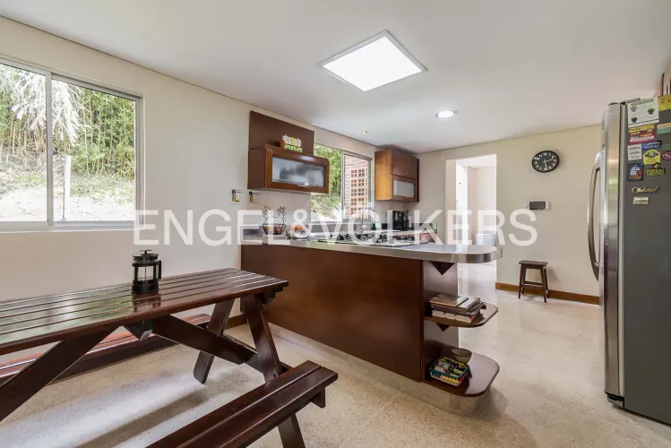 Casa de 4 alcobas en venta en Loma Del Escobero, Envigado, 330 m² · foto 7 de 24