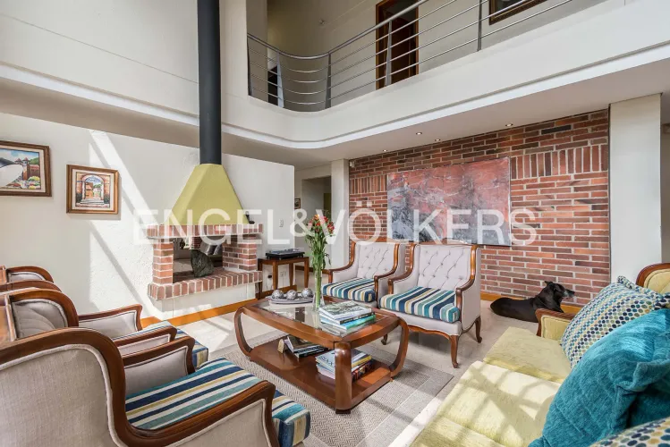 Casa de 4 alcobas en venta en Loma Del Escobero, Envigado, 330 m² · foto 4 de 24