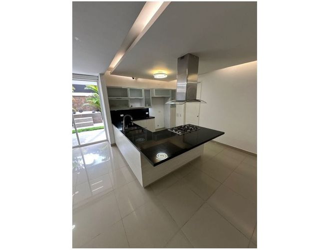 Casa de 3 alcobas en venta en Ciudad Jardin, Cali, 300 m² · foto 2 de 24