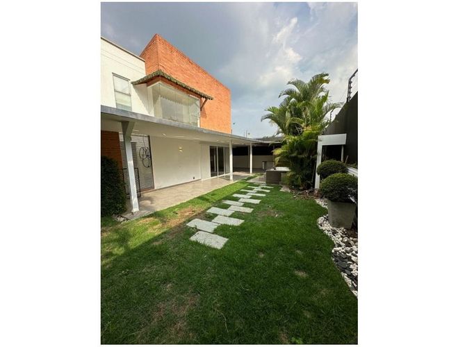 Casa de 3 alcobas en venta en Ciudad Jardin, Cali, 300 m² · foto 3 de 24