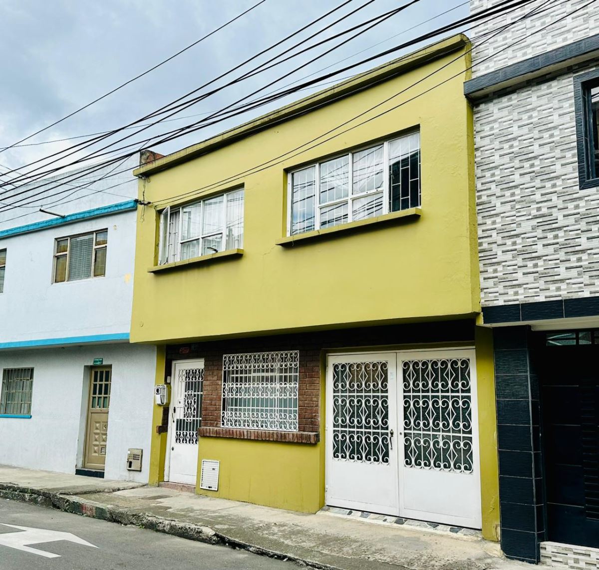 Casa en venta en Engativá, Bogotá · foto 2 de 24