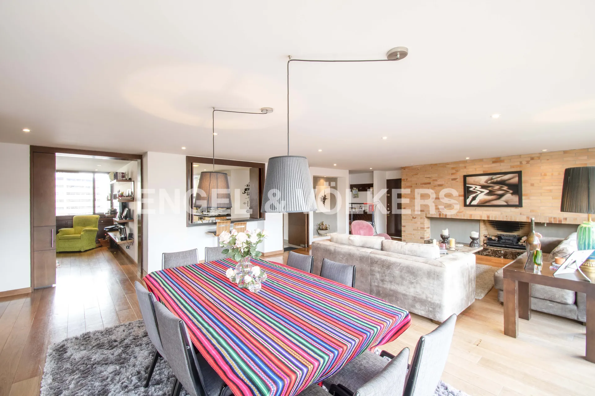 Apartamento en venta en Los Rosales, Bogotá · foto 2 de 17