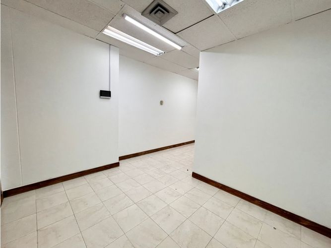 Oficina en arriendo en Milla De Oro, Medellín, 48 m² · foto 2 de 9