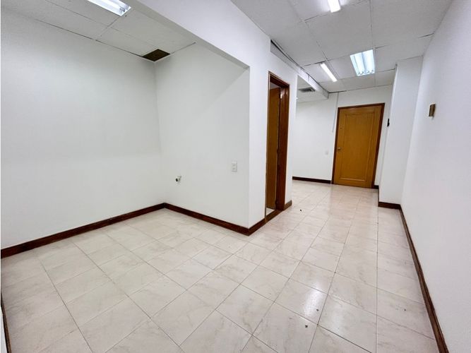 Oficina en arriendo en Milla De Oro, Medellín, 48 m² · foto 3 de 9