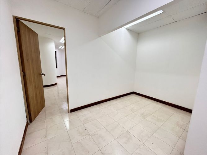 Oficina en arriendo en Milla De Oro, Medellín, 48 m² · foto 4 de 9