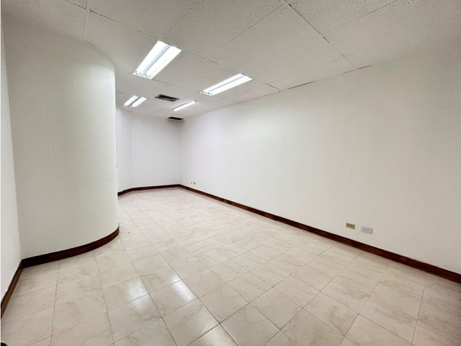 Oficina en arriendo en Milla De Oro, Medellín, 48 m² · foto 5 de 9