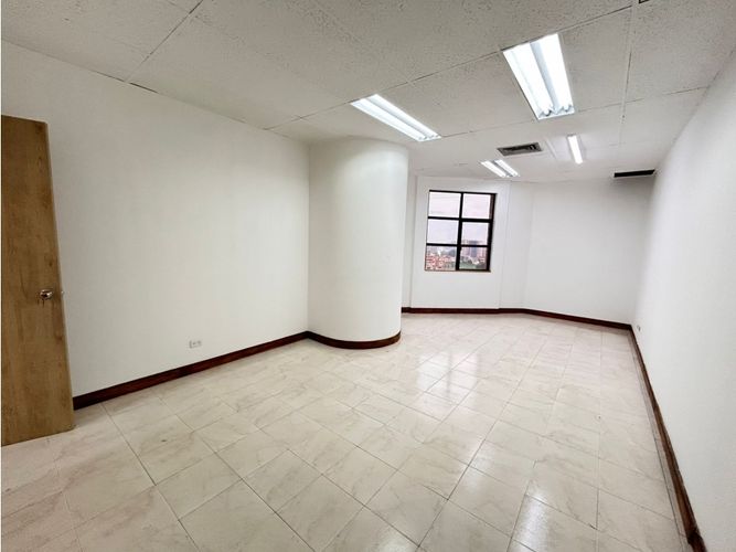 Oficina en arriendo en Milla De Oro, Medellín, 48 m² · foto 6 de 9