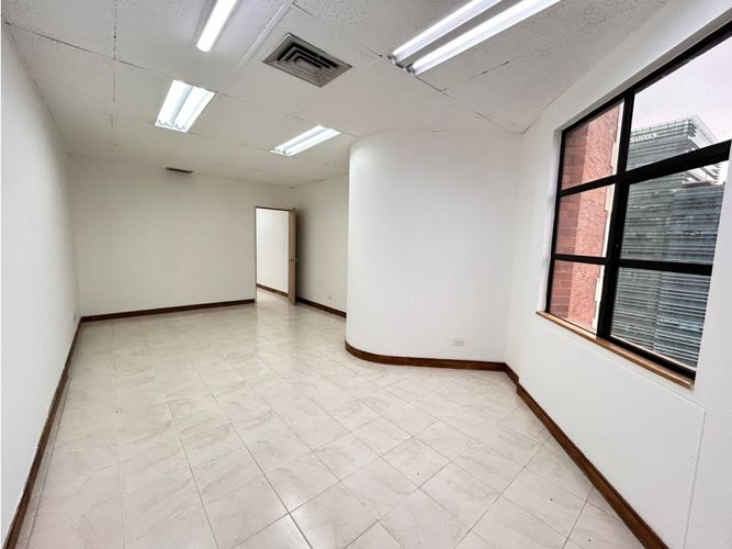 Oficina en arriendo en Milla De Oro, Medellín, 48 m² · foto 7 de 9