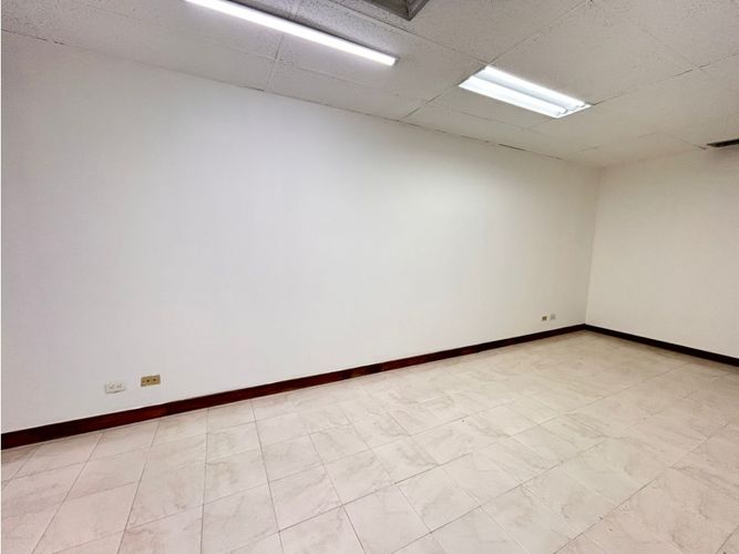 Oficina en arriendo en Milla De Oro, Medellín, 48 m² · foto 8 de 9