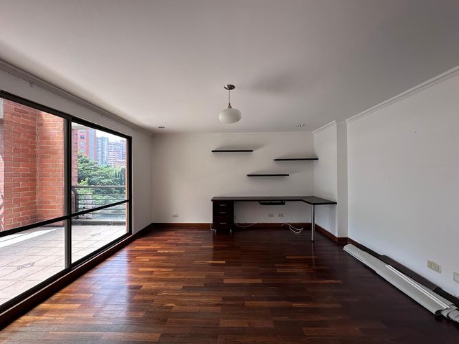 Apartamento de 3 alcobas en venta en Los Naranjos, Medellín, 276 m² · foto 11 de 17