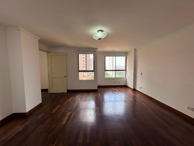 Apartamento de 3 alcobas en venta en Los Naranjos, Medellín, 276 m² · foto 10 de 17