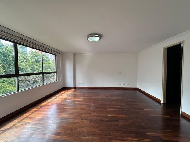 Apartamento de 3 alcobas en venta en Los Naranjos, Medellín, 276 m² · foto 9 de 17