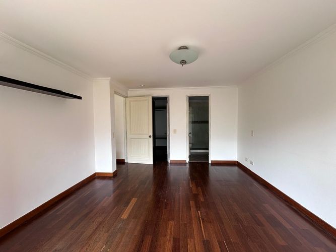 Apartamento de 3 alcobas en venta en Los Naranjos, Medellín, 276 m² · foto 13 de 17