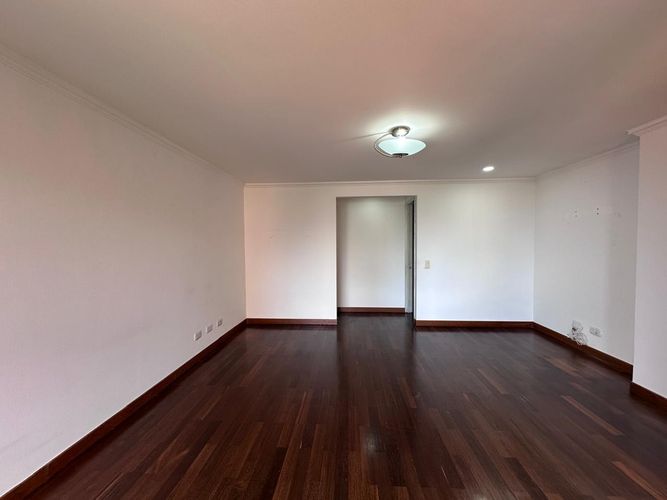 Apartamento de 3 alcobas en venta en Los Naranjos, Medellín, 276 m² · foto 8 de 17