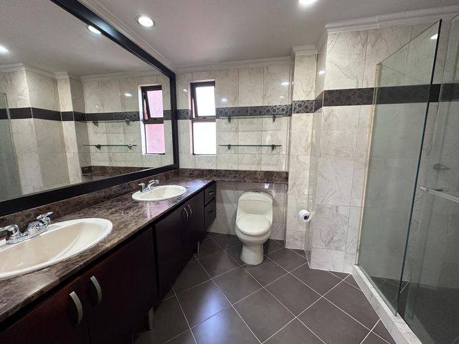 Apartamento de 3 alcobas en venta en Los Naranjos, Medellín, 276 m² · foto 15 de 17