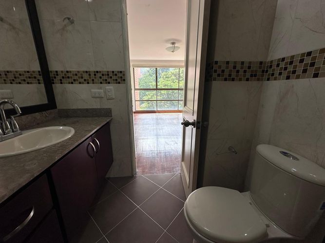 Apartamento de 3 alcobas en venta en Los Naranjos, Medellín, 276 m² · foto 16 de 17