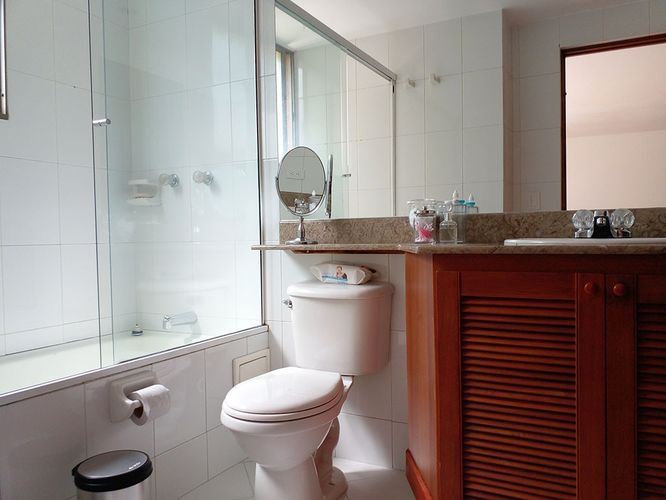 Apartamento de 3 alcobas en arriendo en El Poblado, Medellín, 187 m² · foto 15 de 18