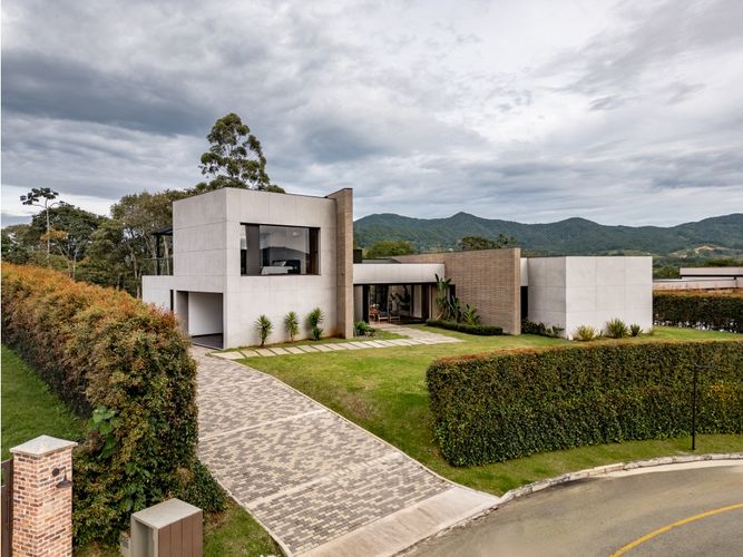 Finca en venta en Lomitas, La Ceja, 389 m² · foto 2 de 24
