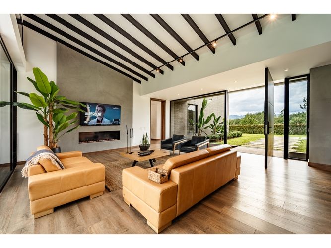 Finca en venta en Lomitas, La Ceja, 389 m² · foto 9 de 24