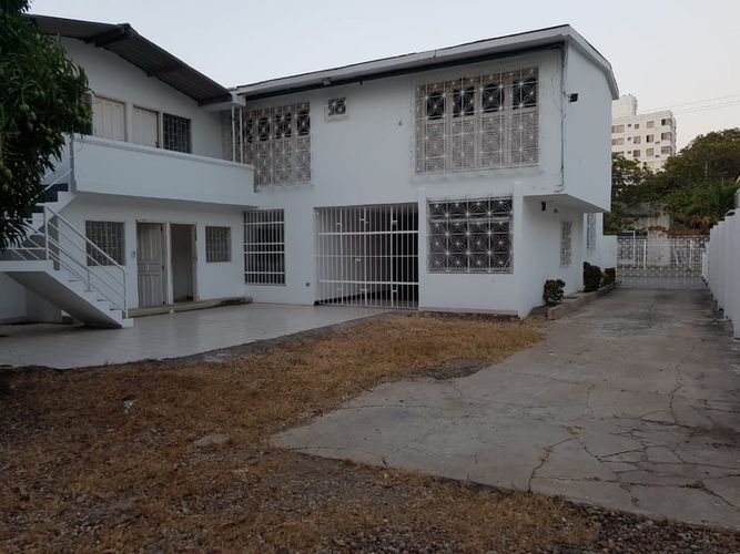 Casa de 6 alcobas en arriendo en Manga, Cartagena, 885 m² · foto 4 de 12