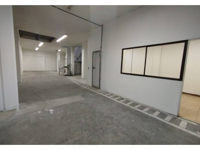 Bodega en arriendo en Colombia, Medellín, 400 m² · foto 2 de 10