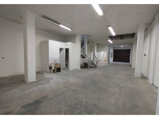 Bodega en arriendo en Colombia, Medellín, 400 m² · foto 3 de 10