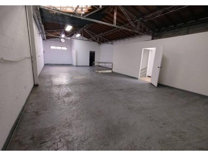 Bodega en arriendo en Colombia, Medellín, 400 m² · foto 4 de 10