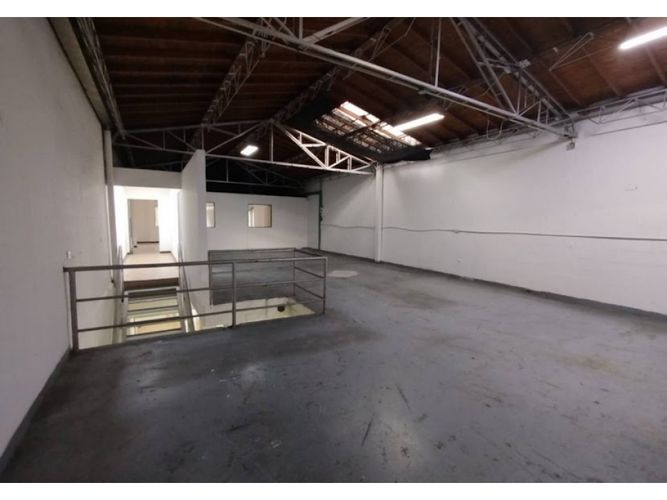 Bodega en arriendo en Colombia, Medellín, 400 m² · foto 7 de 10