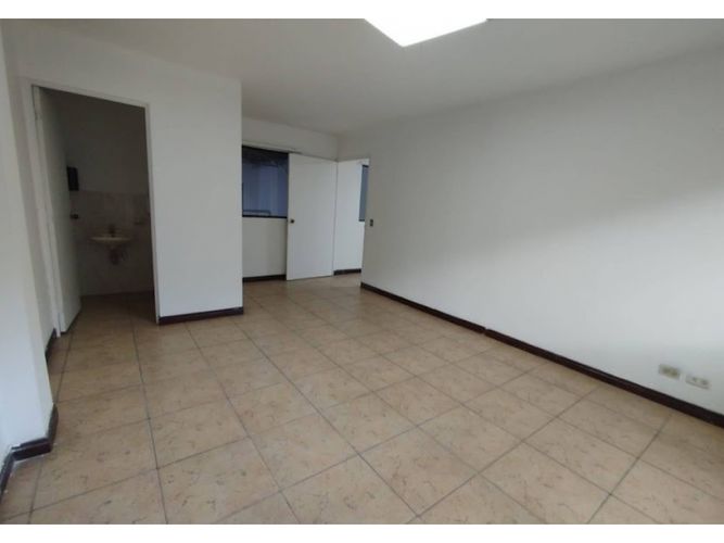 Bodega en arriendo en Colombia, Medellín, 400 m² · foto 9 de 10