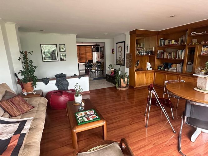 Apartamento de 4 alcobas en venta en El Castillo, Medellín, 135 m² · foto 2 de 11