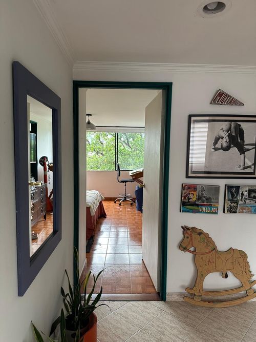 Apartamento de 4 alcobas en venta en El Castillo, Medellín, 135 m² · foto 5 de 11