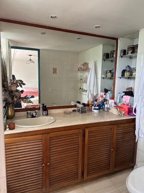 Apartamento de 4 alcobas en venta en El Castillo, Medellín, 135 m² · foto 9 de 11